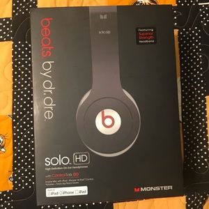 Beats Solo HD by dr. dre